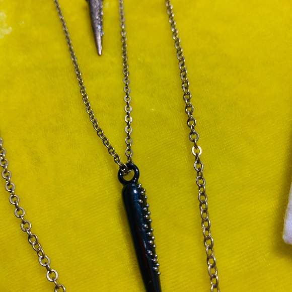 Chloe & Isabel arrow necklace - Picture 3 of 5
